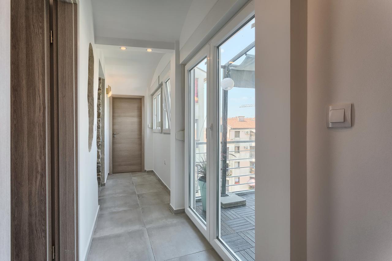 Luxury Flats In City Centre Pula Exterior photo