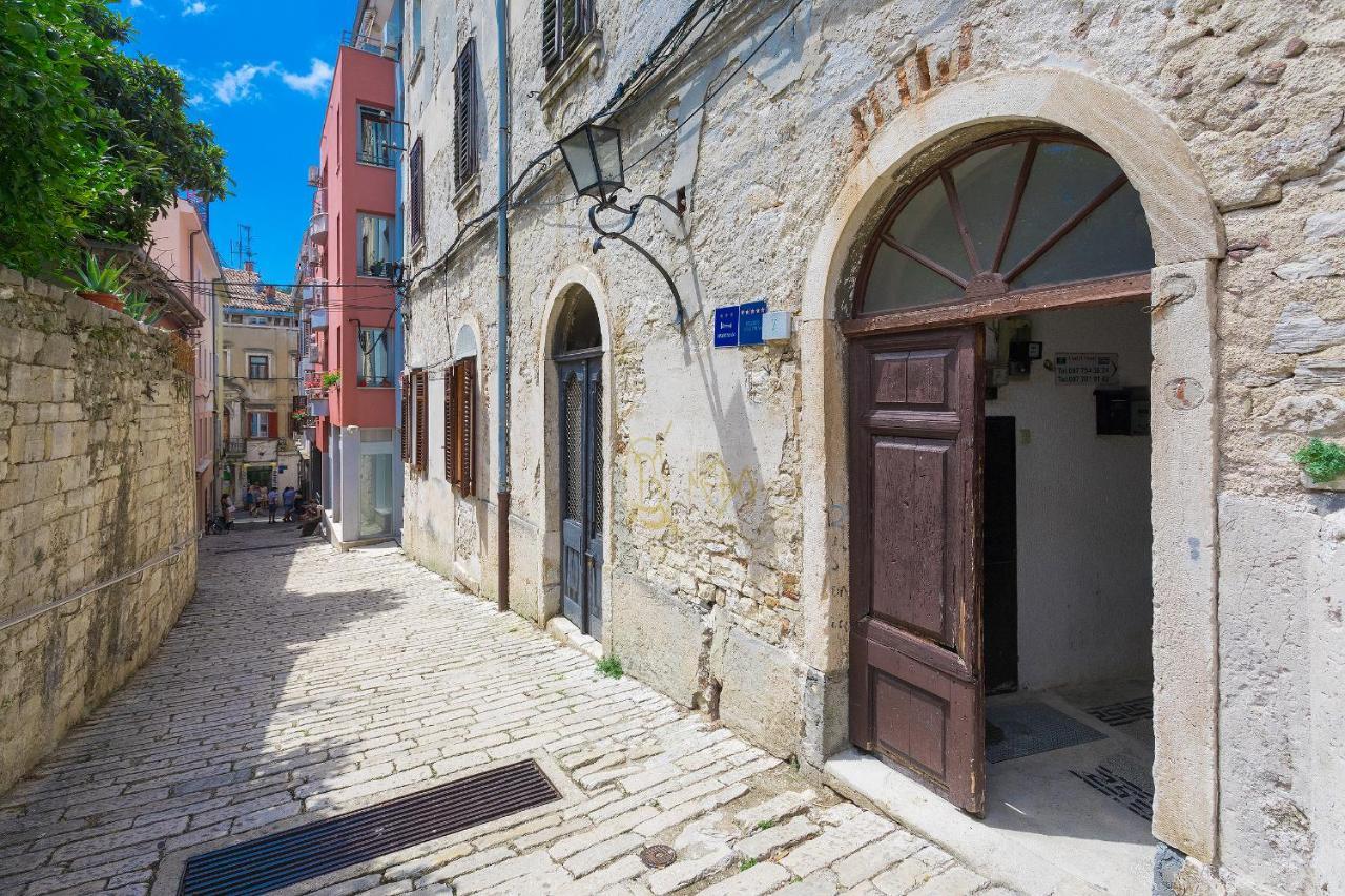 Luxury Flats In City Centre Pula Exterior photo